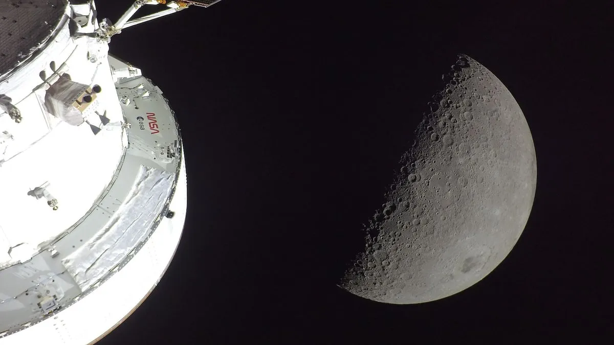 vista de la luna desde la Artemis II